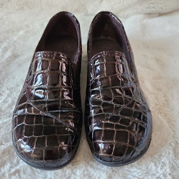 Clarks Shoes - Clarks Bendable Metallic Brown Loafers Womens Sz 6.5